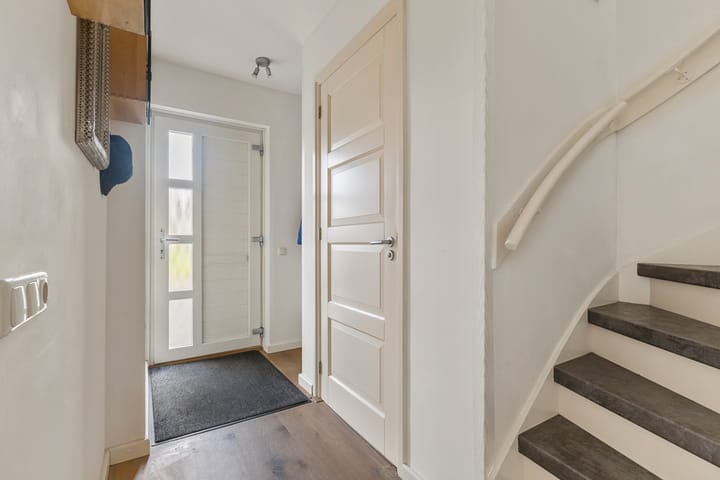 Photo 5 of Van Koetsveldstraat 12