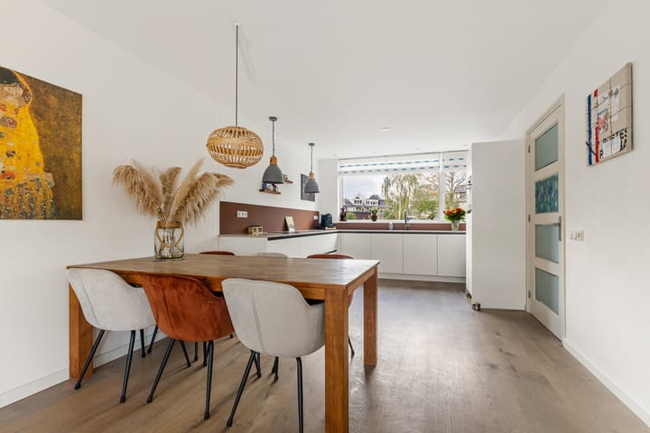 Photo 10 of Van Koetsveldstraat 12