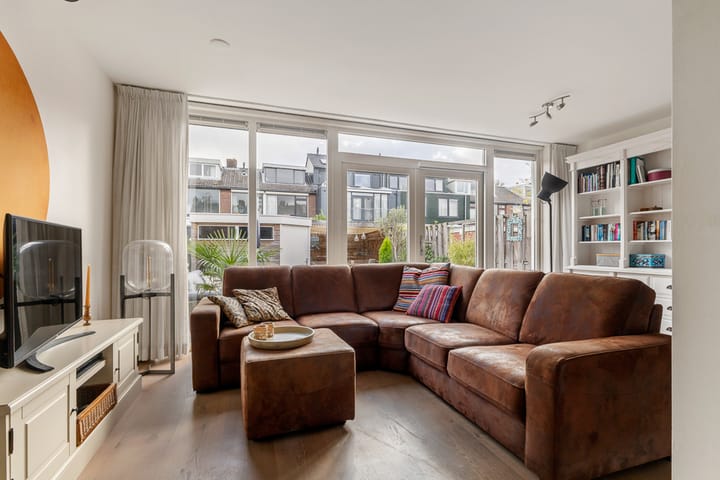 Photo 12 of Van Koetsveldstraat 12