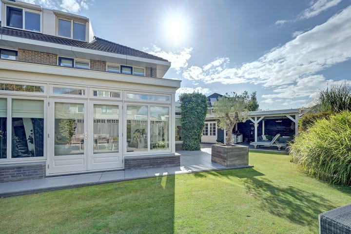 Photo 2 of Helen Parkhurstweg 4