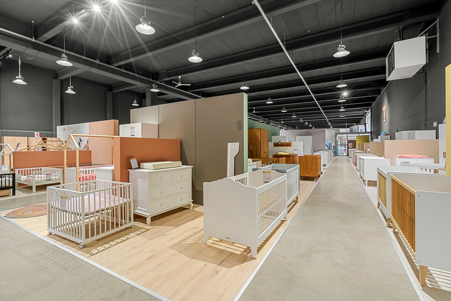 Bekijk foto 3 van Industrieweg Oost 7