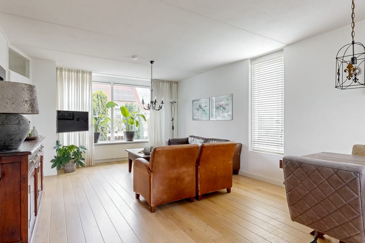 Photo 12 of Thalia 13