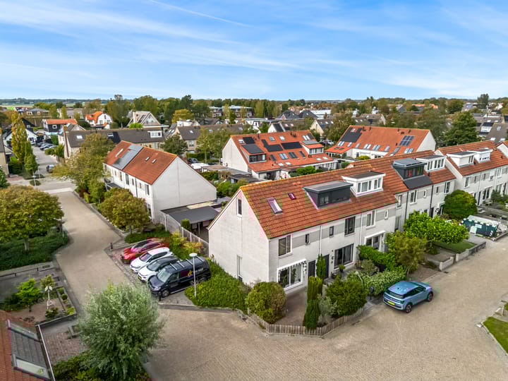 Photo 39 of Thalia 13