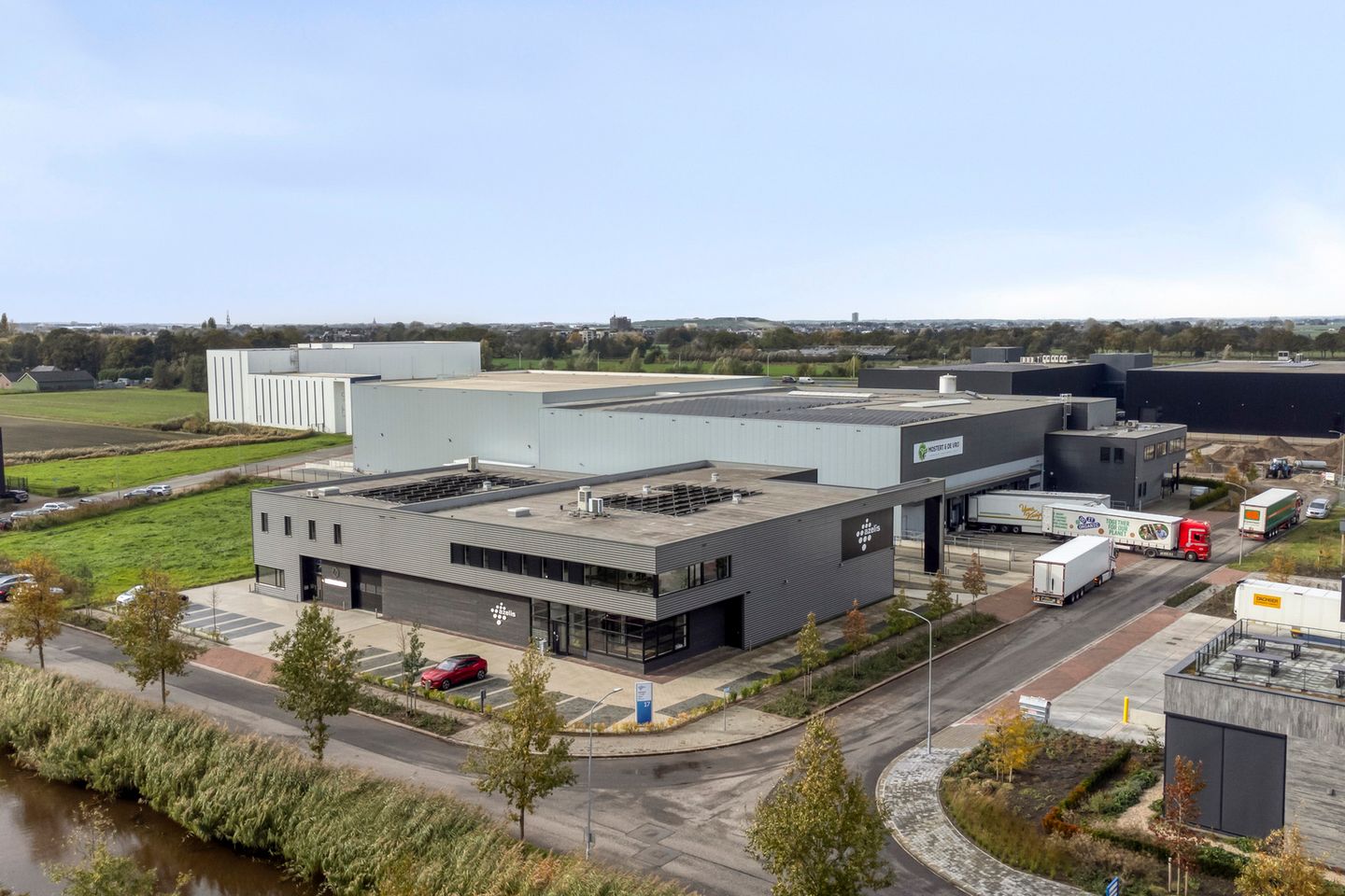 View photo 1 of Rijnerf 17