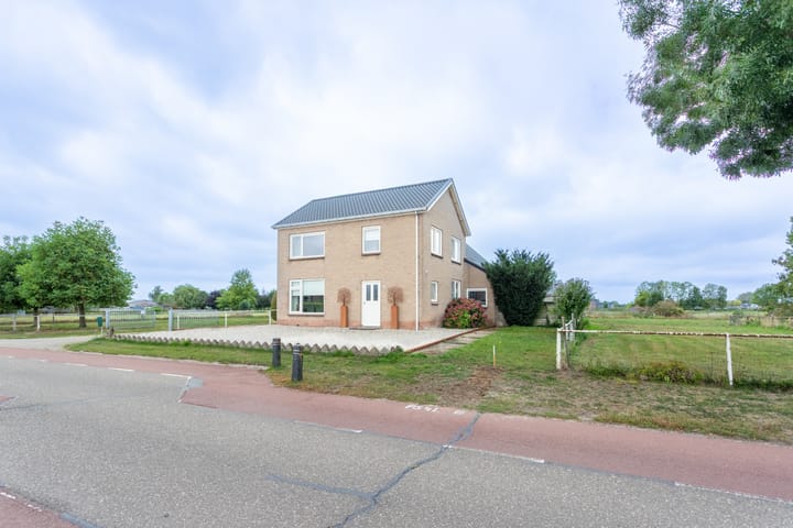 Photo 4 of Florastraat 27