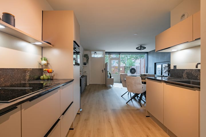 Foto 4 van Lakenweversplein 4