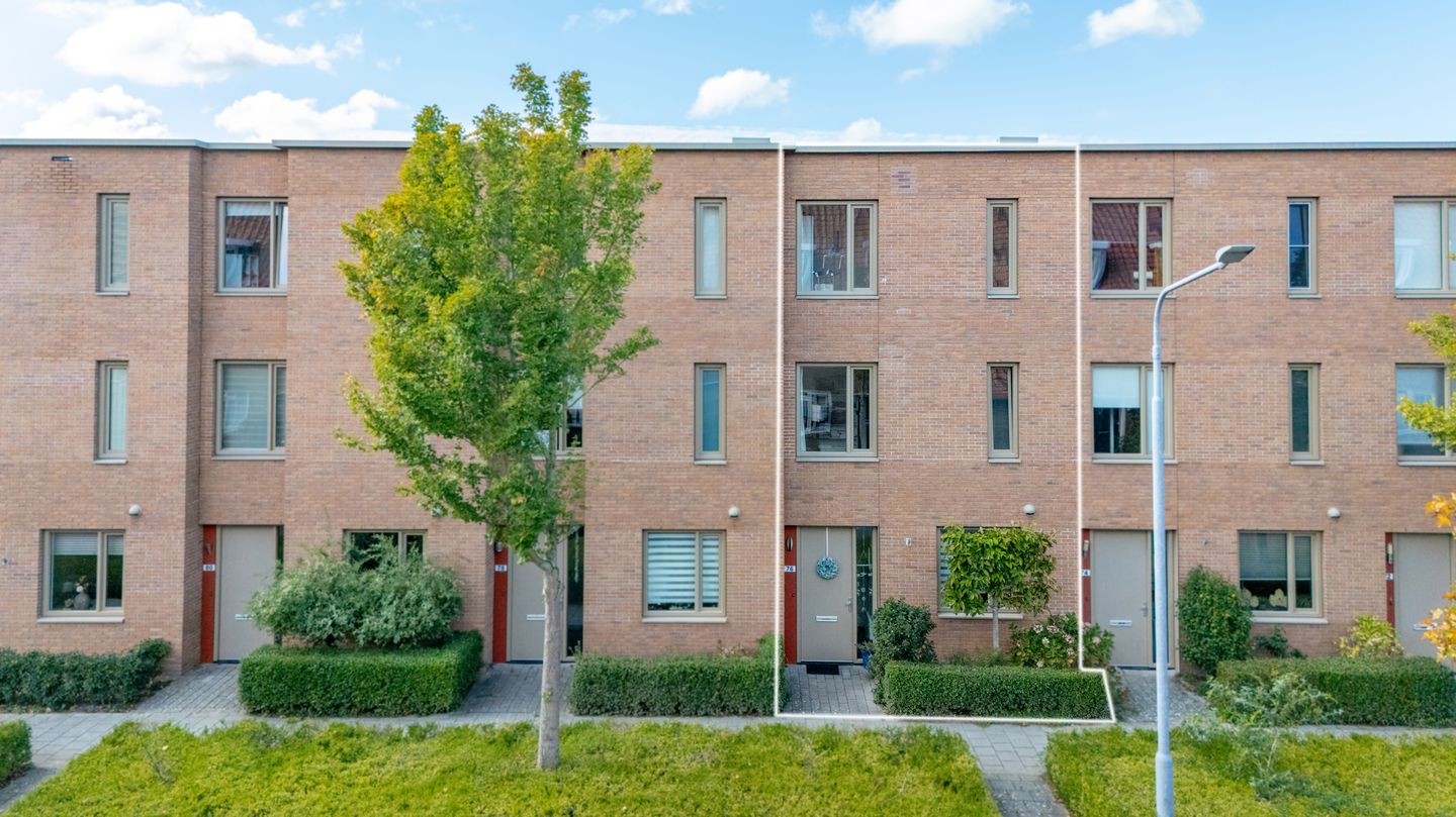 Photo 1 of De Ruyterstraat 76