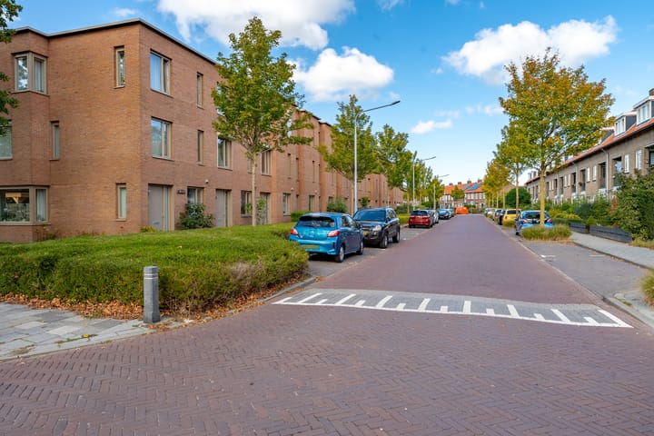 Photo 2 of De Ruyterstraat 76