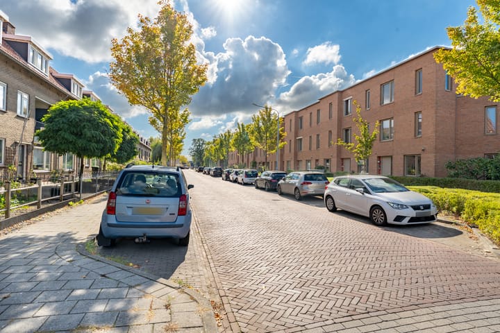 Photo 3 of De Ruyterstraat 76