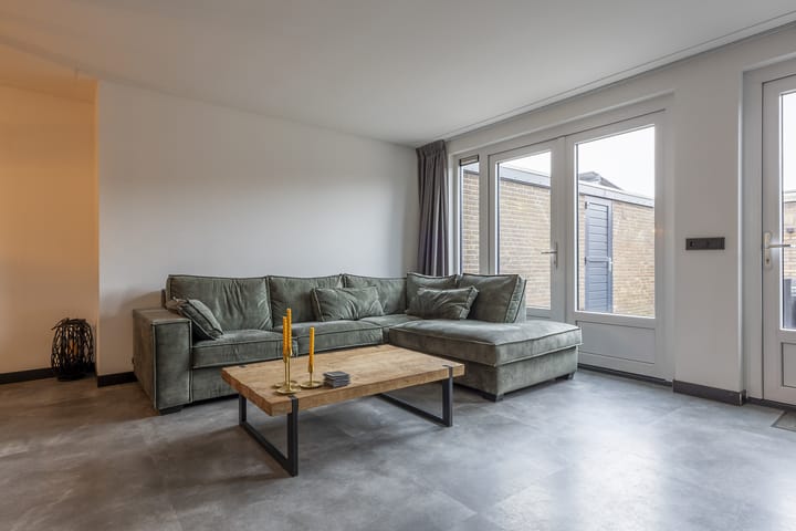 Photo 8 of Burgemeester Rothestraat 30