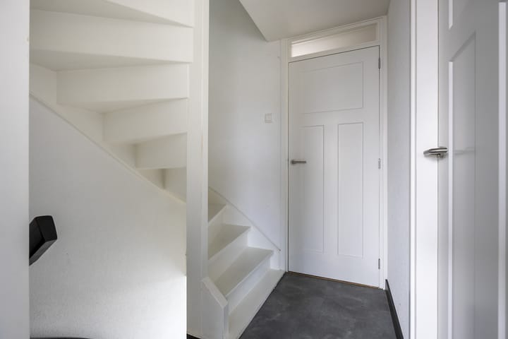 Photo 17 of Burgemeester Rothestraat 30