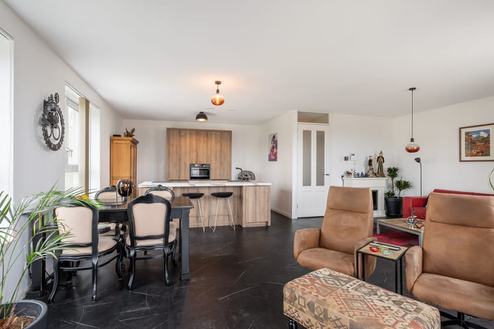 Foto 13 van Ireen Wüststraat 145