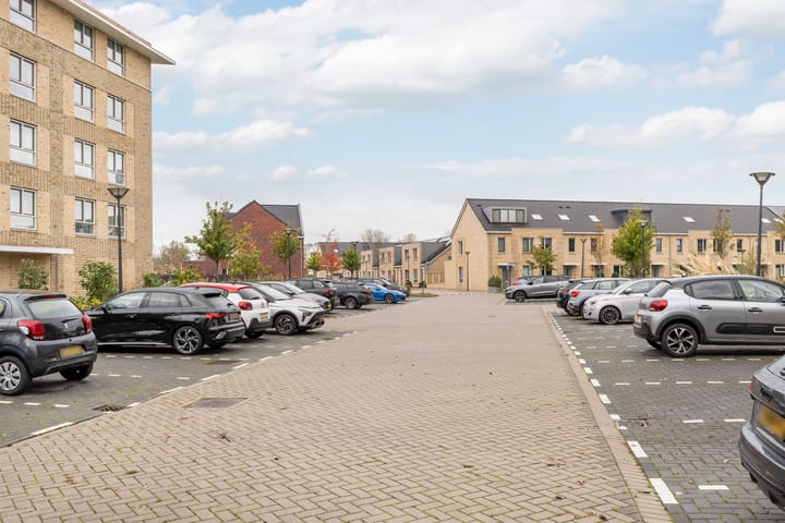 Foto 36 van Ireen Wüststraat 145