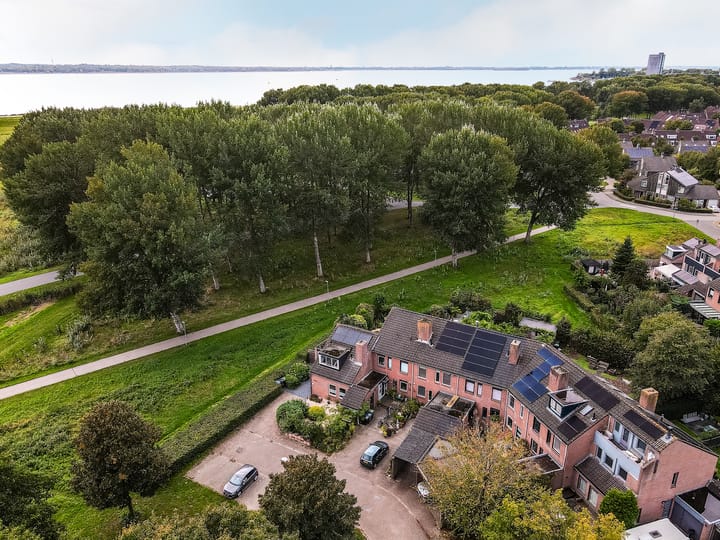 Photo 35 of Grasmeent 14