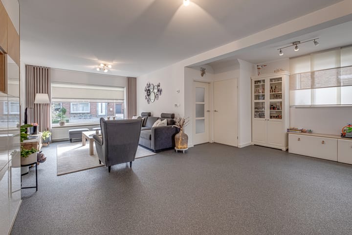 Photo 2 of Burg. Hausmansstraat 9