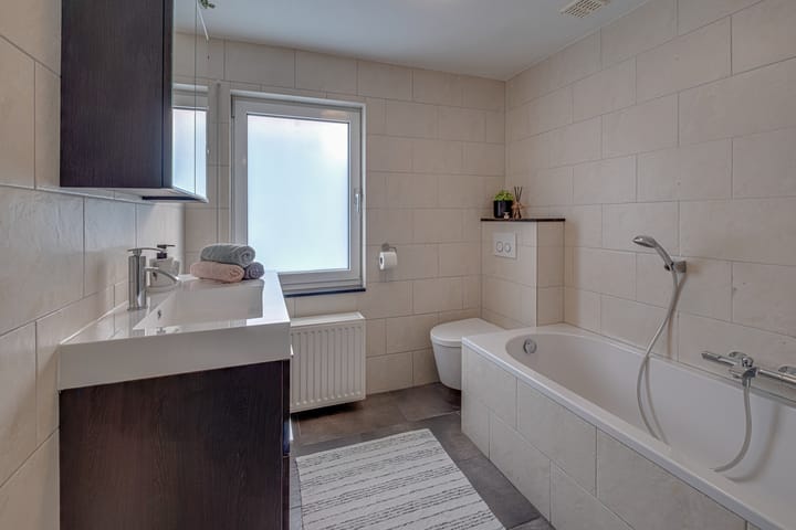 Photo 4 of Burg. Hausmansstraat 9