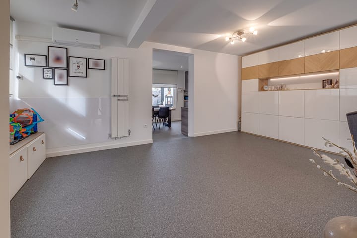 Photo 8 of Burg. Hausmansstraat 9