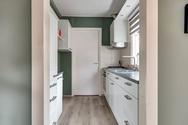 Photo 11 of Vanekerstraat 304