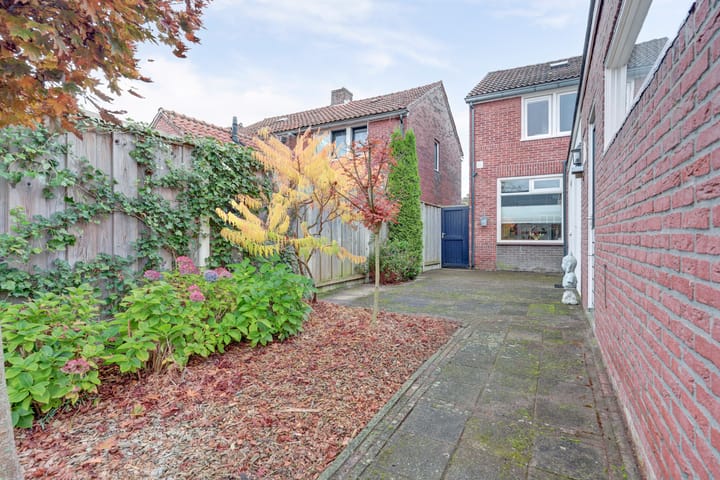 Photo 27 of Vanekerstraat 304