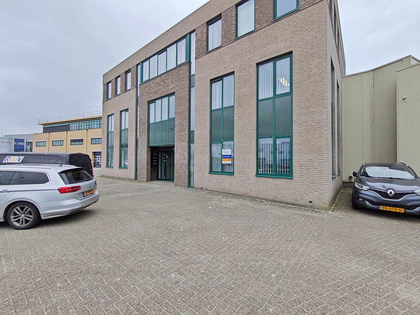 View photo 3 of Minervum 7224