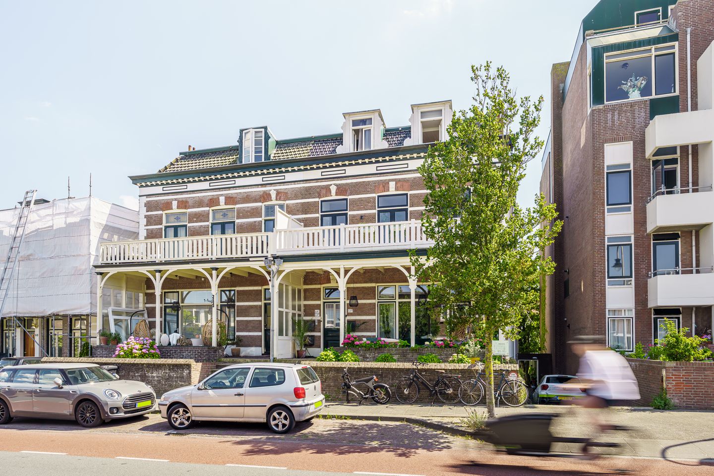 View photo 2 of Hogeweg 64-c