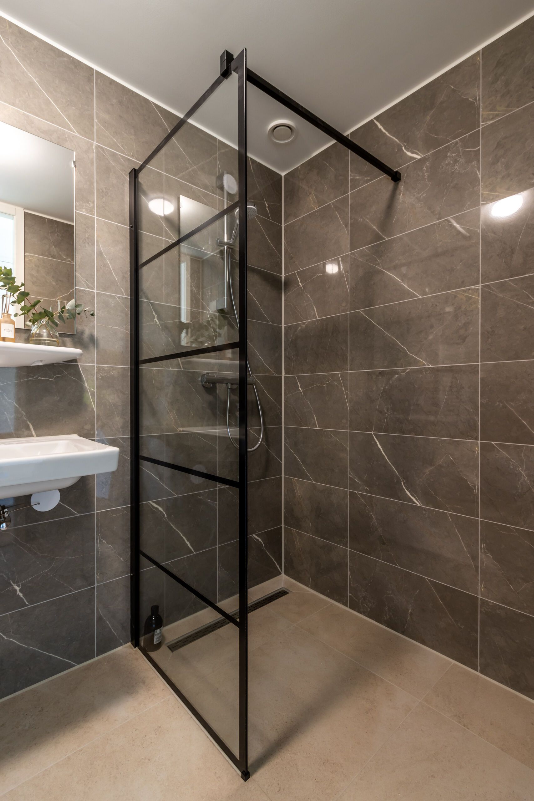 Photo 28 of Frame Building