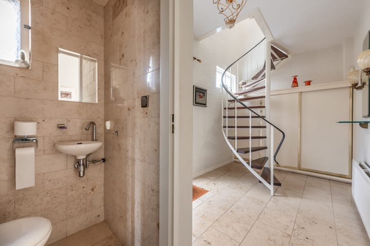 Foto 12 van Van Oldenbarneveltstraat 3