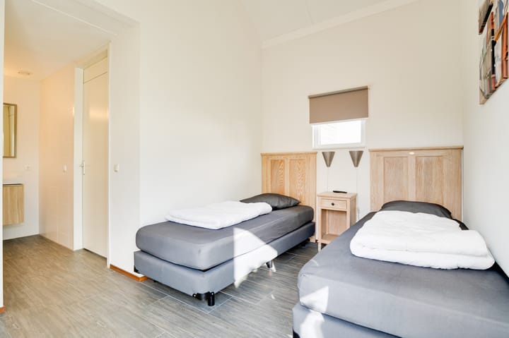 Photo 22 of Helmduyn 54-7