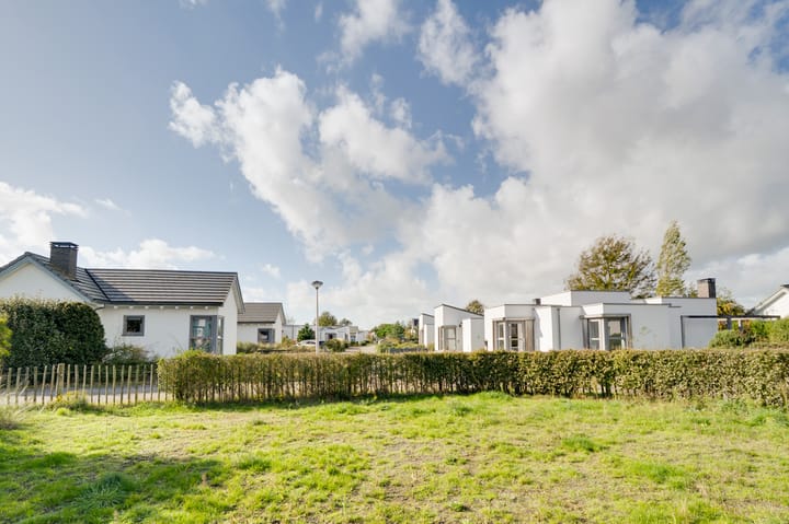 Photo 33 of Helmduyn 54-7