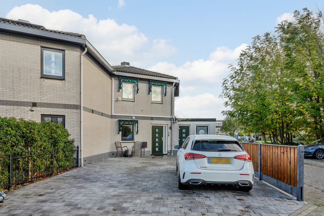 Photo 2 of Luitje Broekemastraat 8