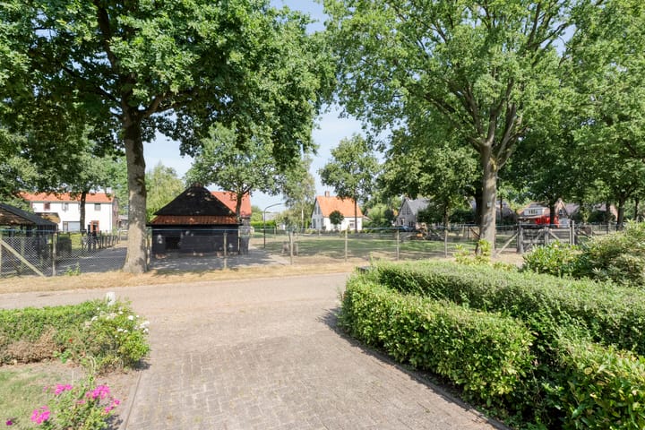 Photo 36 of Meester Hoekstrastraat 2