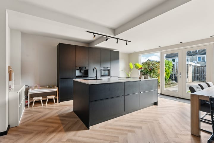 Foto 12 van Van Beethovenstraat 14