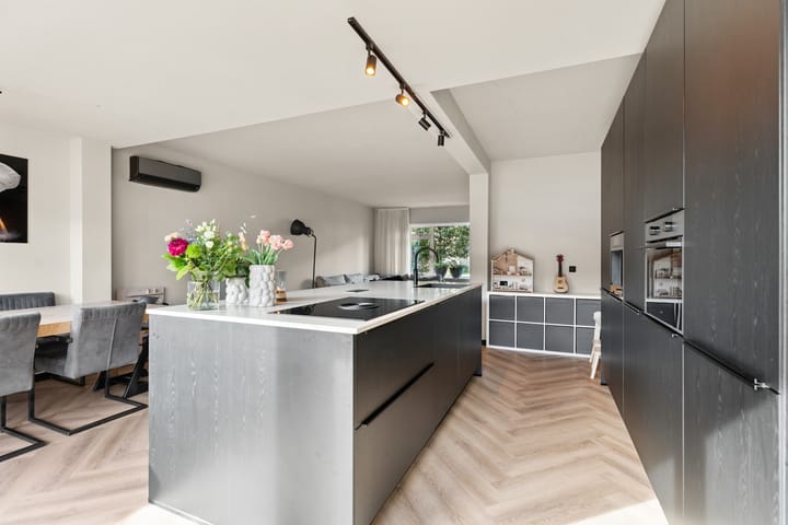 Foto 14 van Van Beethovenstraat 14