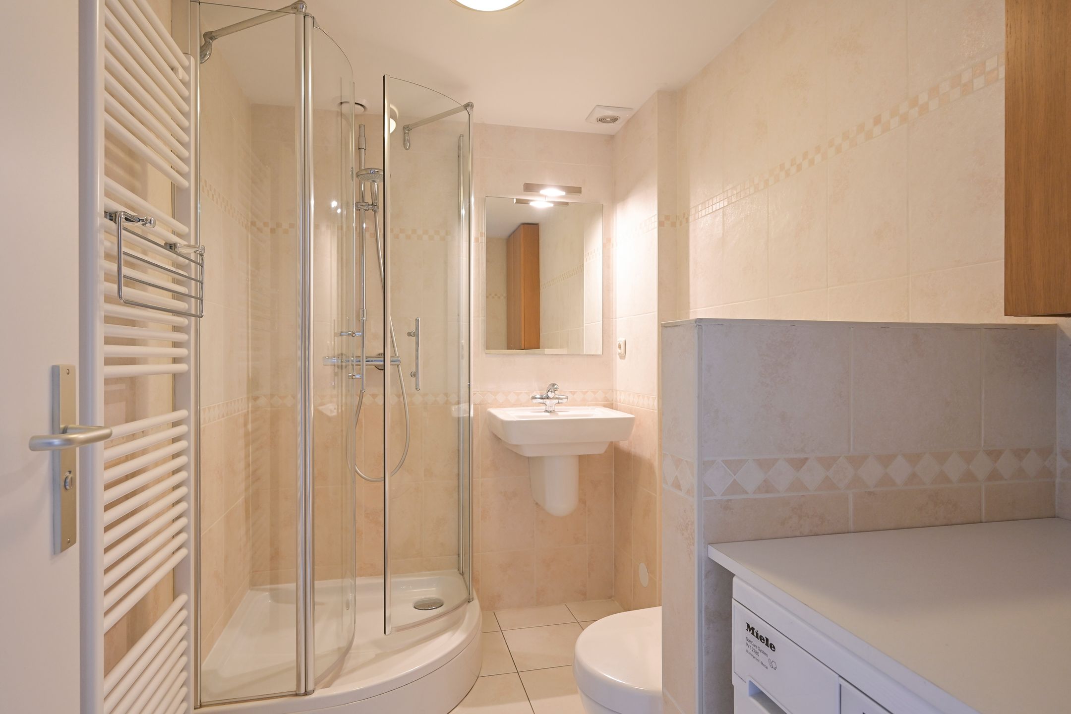 Photo 21 of Van Zuylen van Nijeveltstraat 245