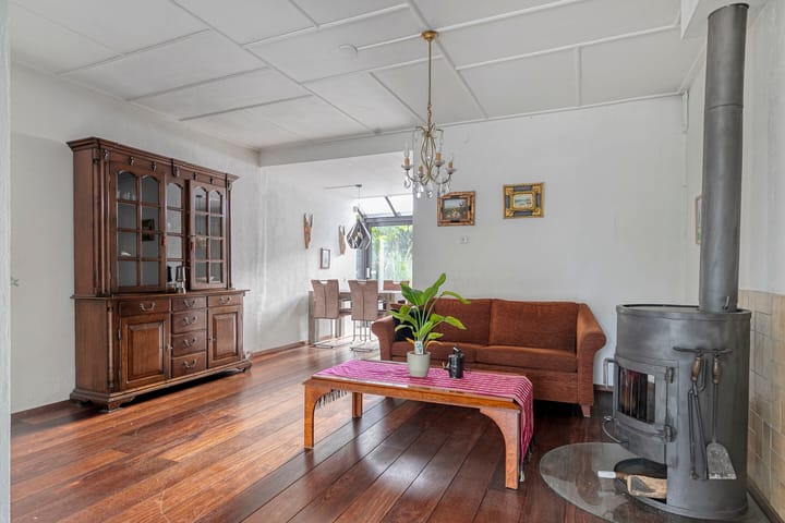 Photo 4 of Julianastraat 38