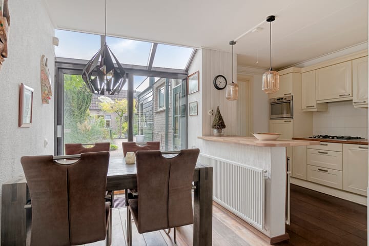 Photo 13 of Julianastraat 38