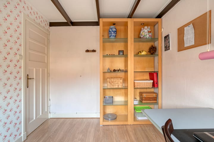 Photo 19 of Julianastraat 38