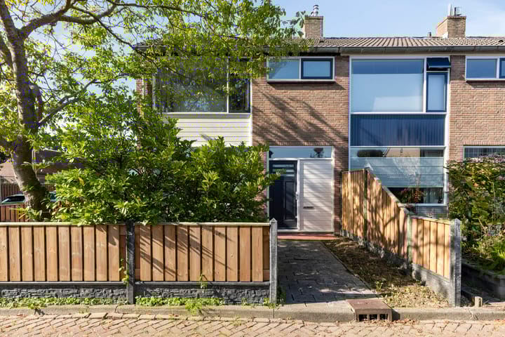 Photo 1 of J M vd Lugt Melsertln 11