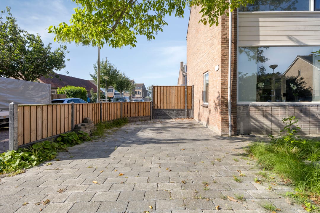 Foto 2 van J M vd Lugt Melsertln 11