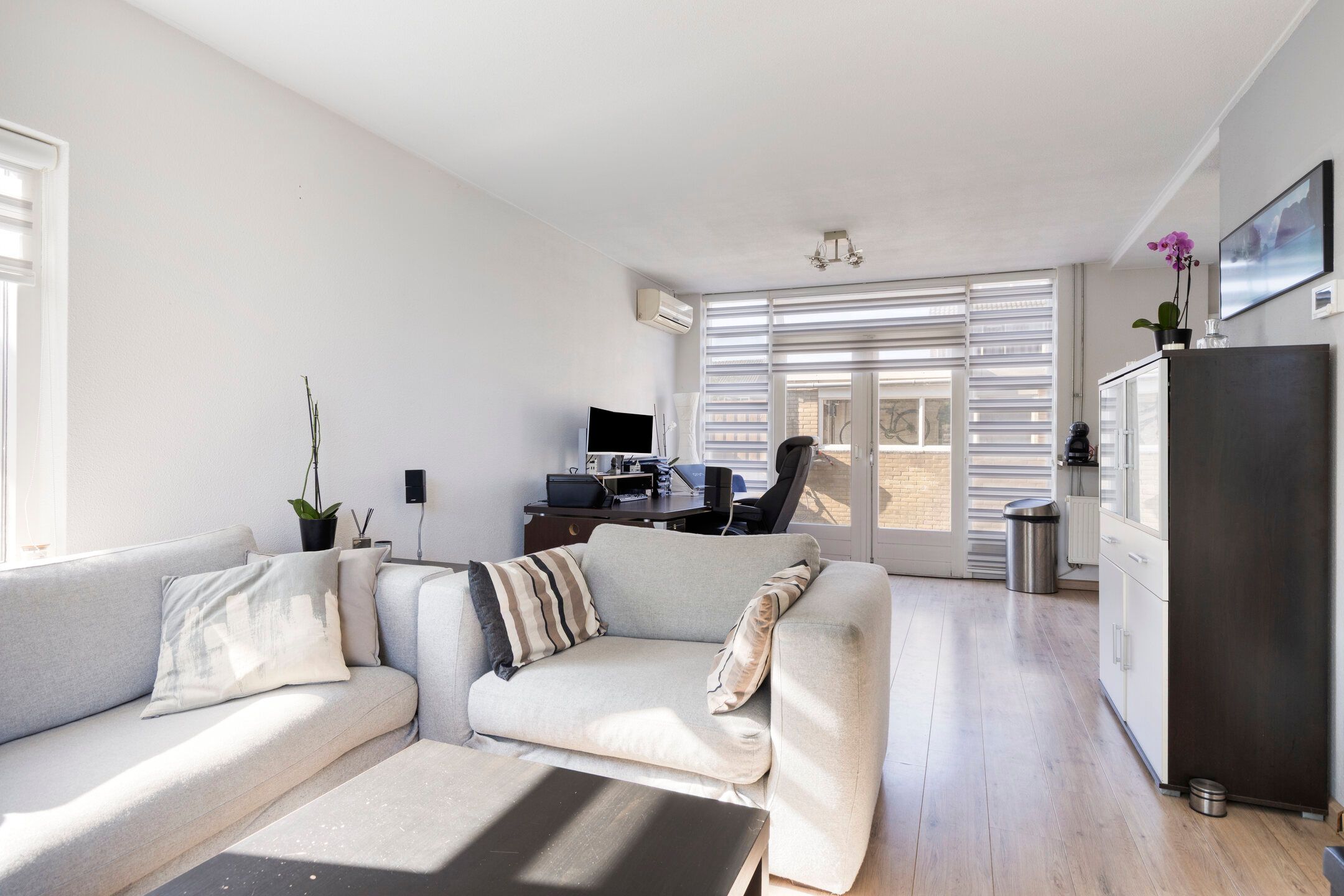 Foto 9 van J M vd Lugt Melsertln 11