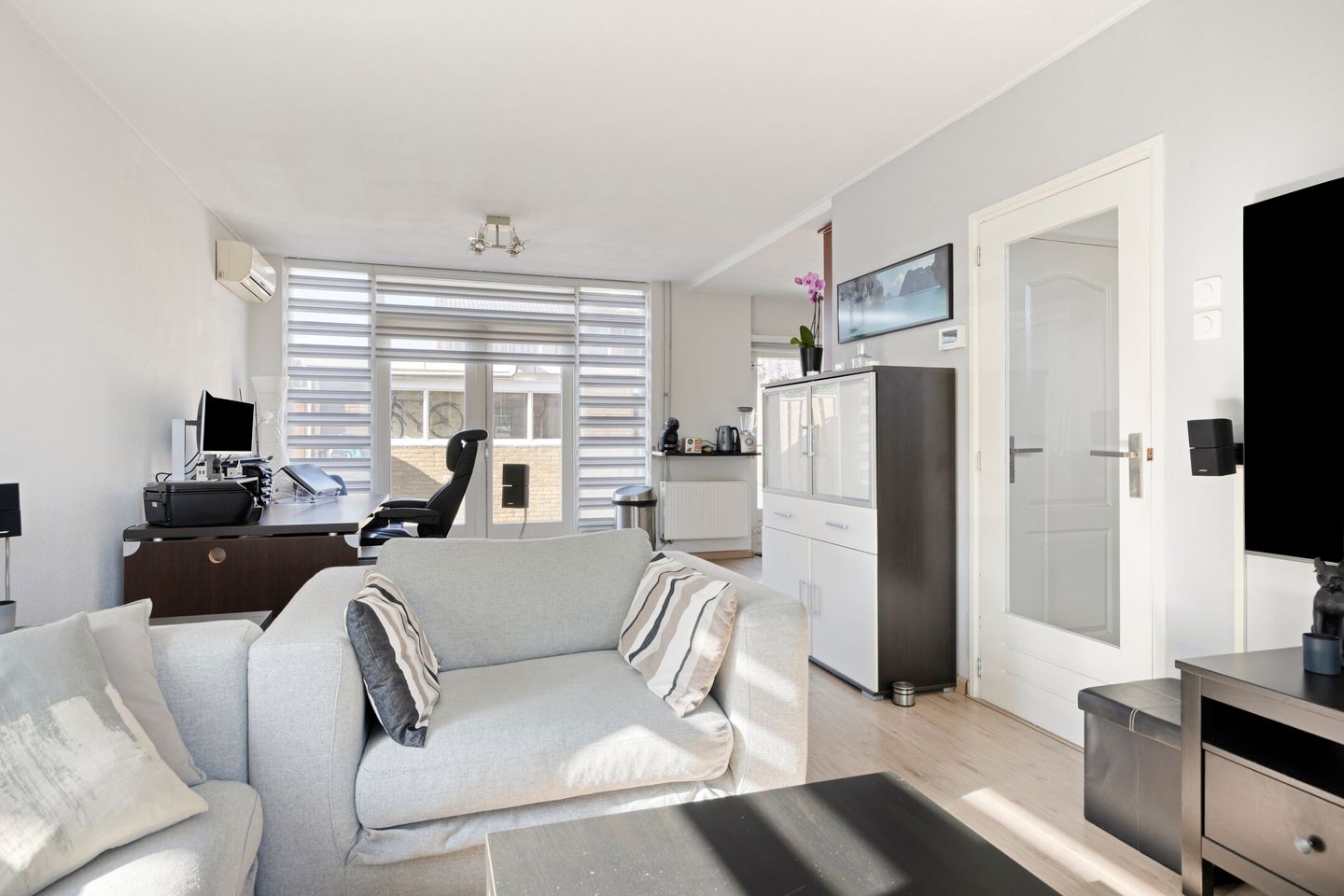 Foto 10 van J M vd Lugt Melsertln 11