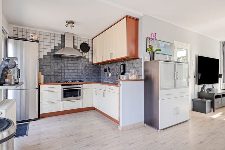 Photo 13 of J M vd Lugt Melsertln 11