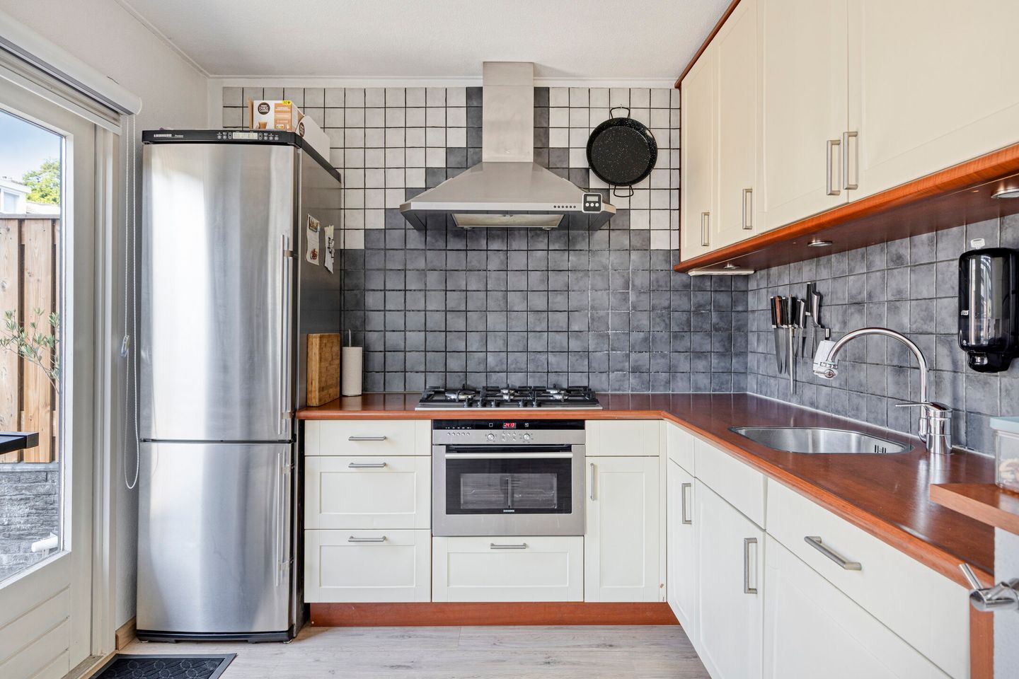 Foto 14 van J M vd Lugt Melsertln 11