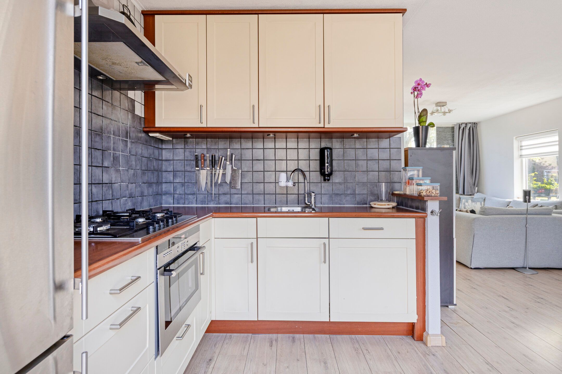 Foto 15 van J M vd Lugt Melsertln 11