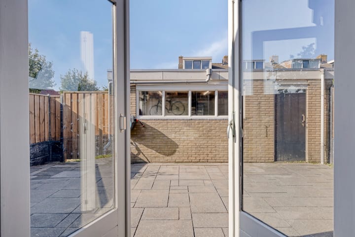 Photo 17 of J M vd Lugt Melsertln 11