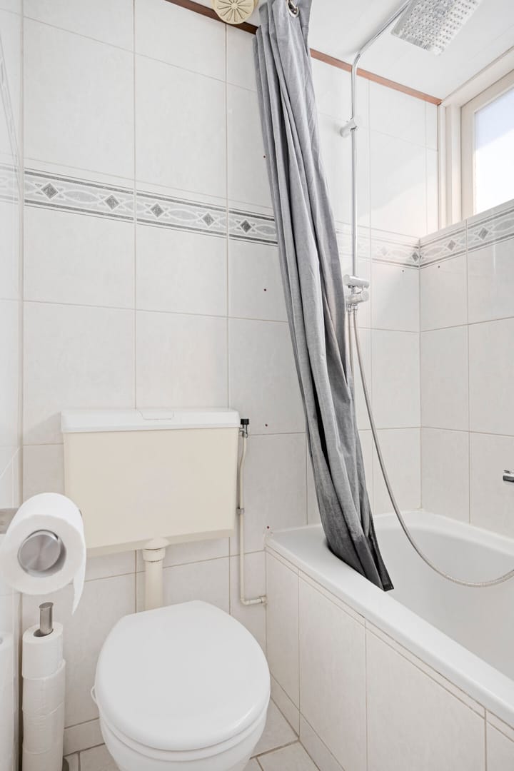 Photo 25 of J M vd Lugt Melsertln 11