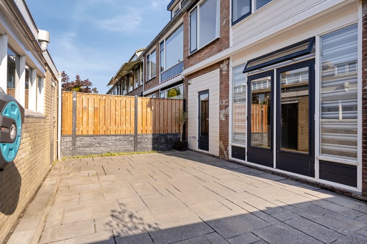 Photo 31 of J M vd Lugt Melsertln 11