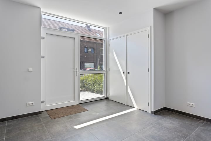 Photo 11 of Pioenroosstraat 2-B