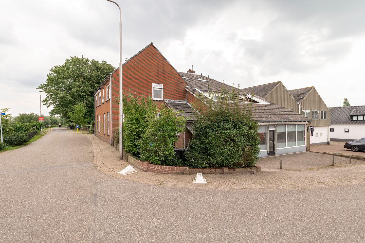 Bekijk foto 3 van 't Oosteneind 11