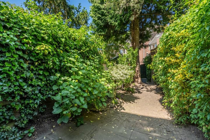 Photo 21 of Bloemendalsestraat 50